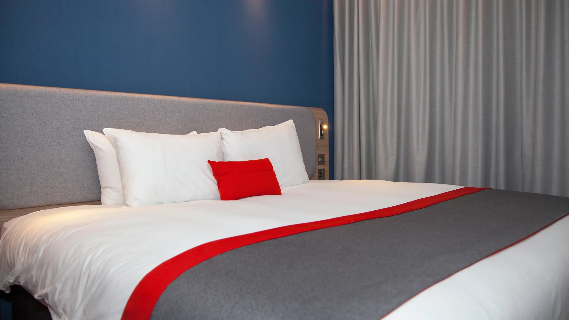 Holiday Inn Express Cardiff Bay By Ihg