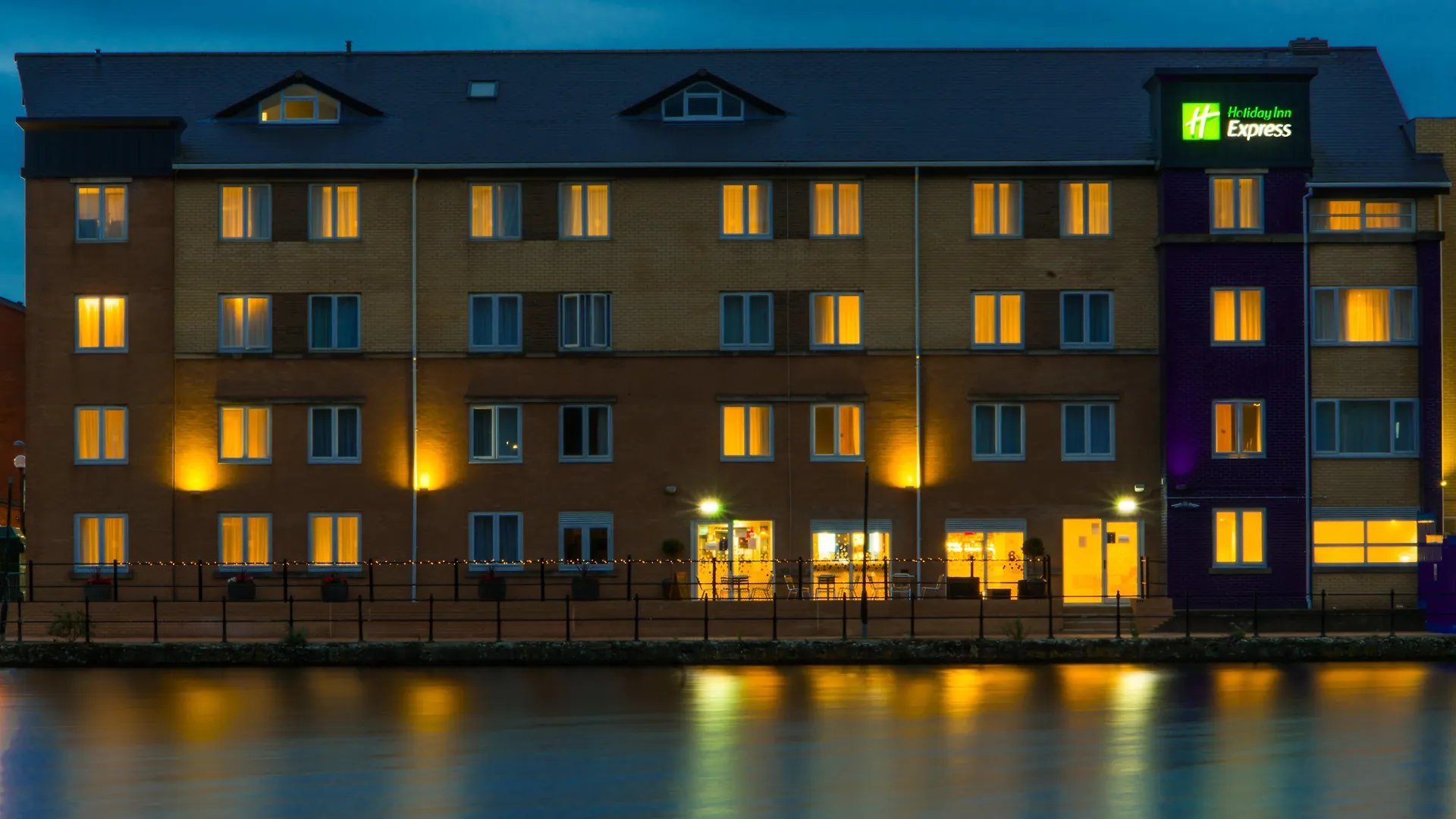 Holiday Inn Express Cardiff Bay By Ihg