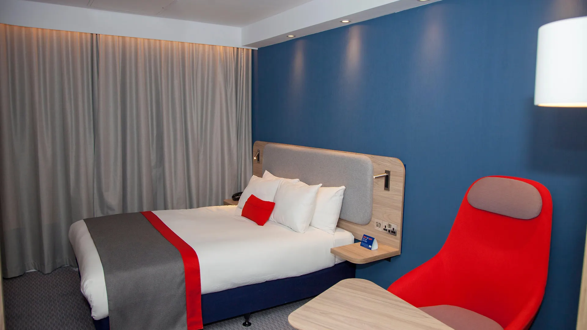 Holiday Inn Express Cardiff Bay By Ihg Storbritannien