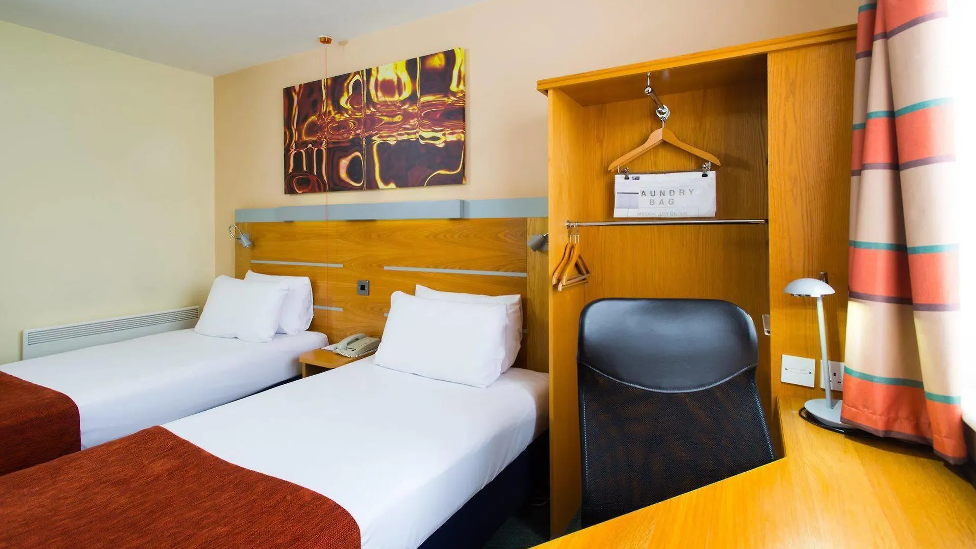 Hotel Holiday Inn Express Cardiff Bay By Ihg