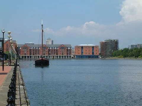 Holiday Inn Express Cardiff Bay By Ihg